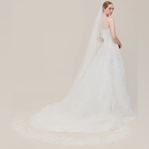 Lela Rose | The Mayfair Veil | Fall 2024 | Color: Soft White - Picture 1 of 4
